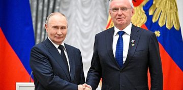 Президент России Владимир Путин вручил Сергею Когогину государственную награду