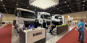 Автомобили КАМАЗ новейшего поколения на выставке в Астане