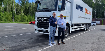 Сергей Когогин приехал на ПМЭФ за рулем нового грузовика КАМАЗ-65658