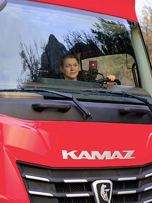 Автомобиль КАМАЗ-54901 задействован в съёмках сериала «Дальнобойщица»