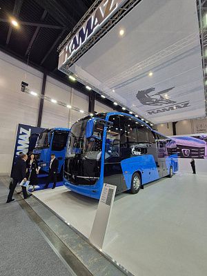 «КАМАЗ» представил на ПМГФ-2025 новый туристический автобус