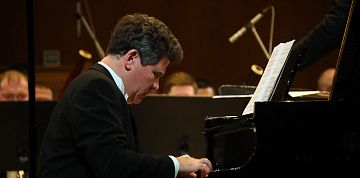 Денис Мацуев и оркестр Александра Сладковского дали концерт в Набережных Челнах