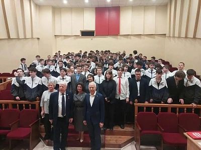 Герой Соцтруда Геннадий Баштанюк и профлидер «КАМАЗа» Ильдар Шамилов встретились со студентами НПК