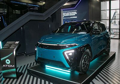 В Визит-центре «КАМАЗа» презентовали автомобиль Атом