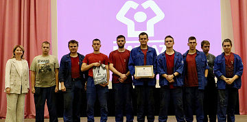 Бауманцы завершили практику на заводе двигателей «КАМАЗа»