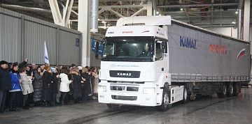 «КАМАЗ» передал в зону СВО 25-ю партию гуманитарного груза