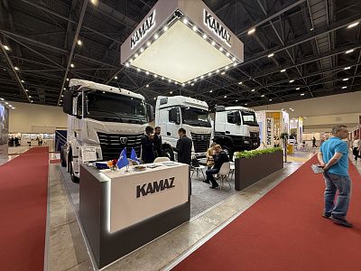 Автомобили КАМАЗ новейшего поколения на выставке в Астане