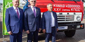 В Набережных Челнах отметили 400-летие города и 50-летие первого автомобиля КАМАЗ