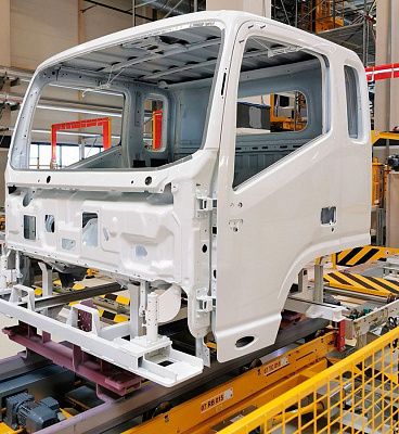 «КАМАЗ» переходит на новую технологию окраски кабин грузовиков серии Компас