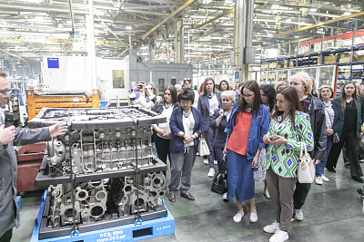 «КАМАЗ» посетили представители Управления образования и челнинских школ